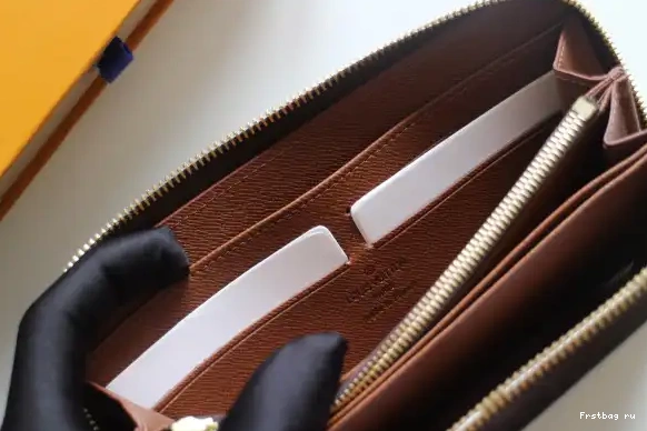 First bag ru WALLET LOUIS VUITTON ZIPPY 0516